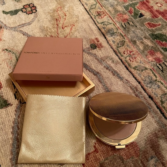 TOM FORD Estée Lauder Gold Compact, Amber closure, Bronzer. Gold Leather Case. - Picture 2 of 11